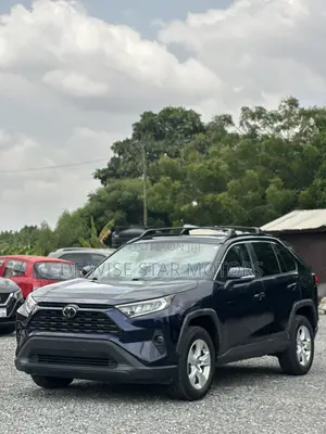 Toyota RAV4 XLE AWD 2020 Blue