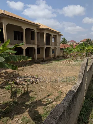 12bdrm Block of Flats in Atwima Takyiman,, Kumasi Metropolitan for sale