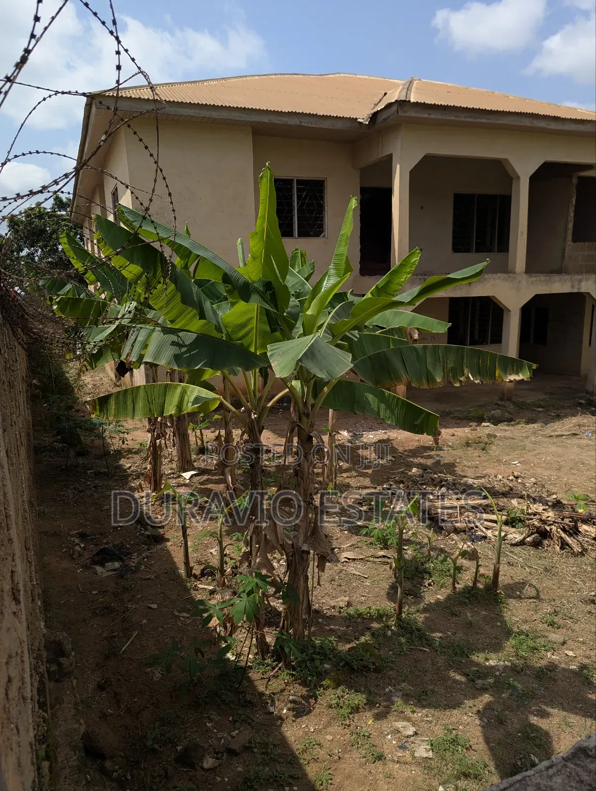12bdrm Block of Flats in Atwima Takyiman,, Kumasi Metropolitan for sale