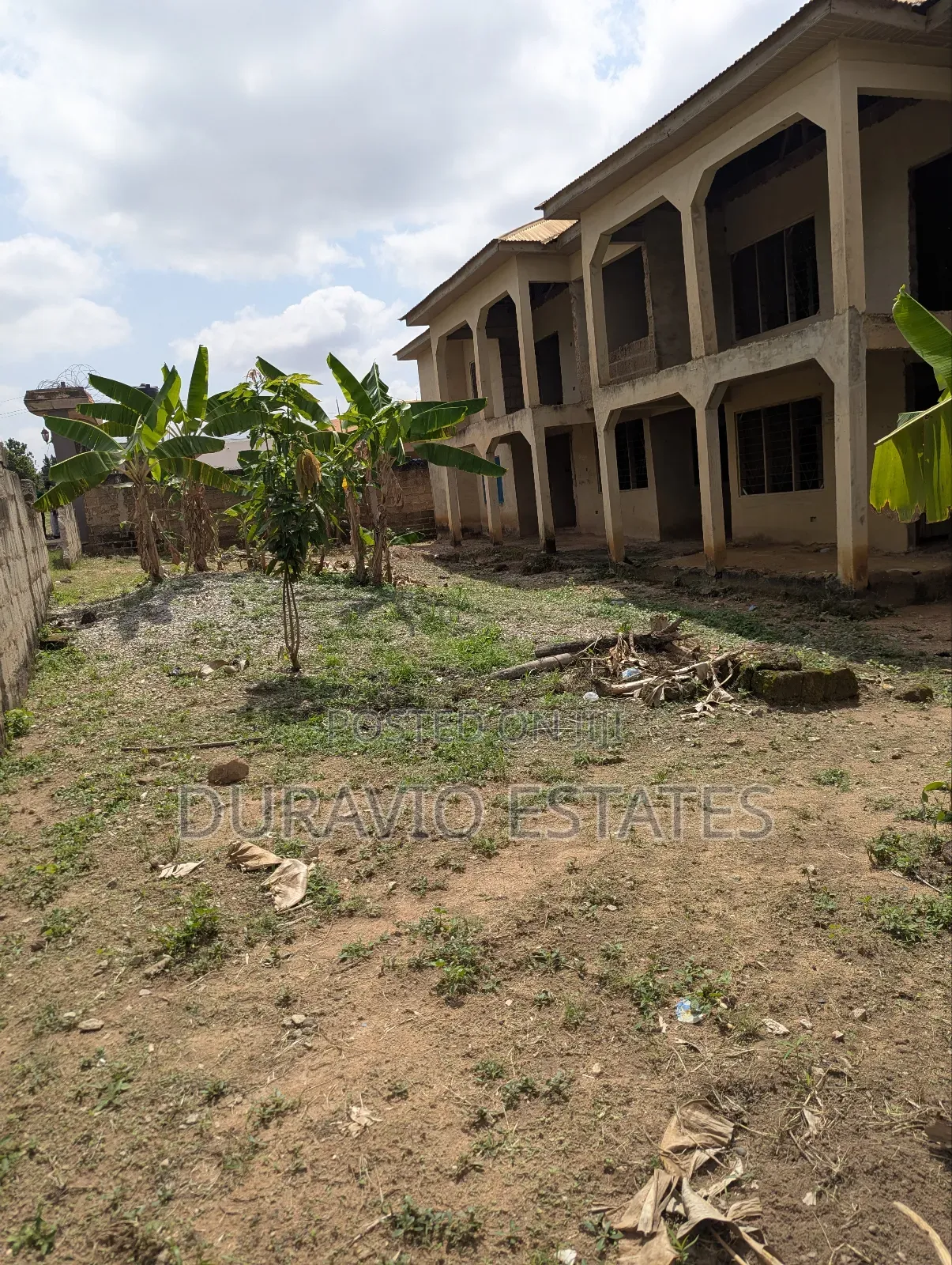 12bdrm Block of Flats in Atwima Takyiman,, Kumasi Metropolitan for sale