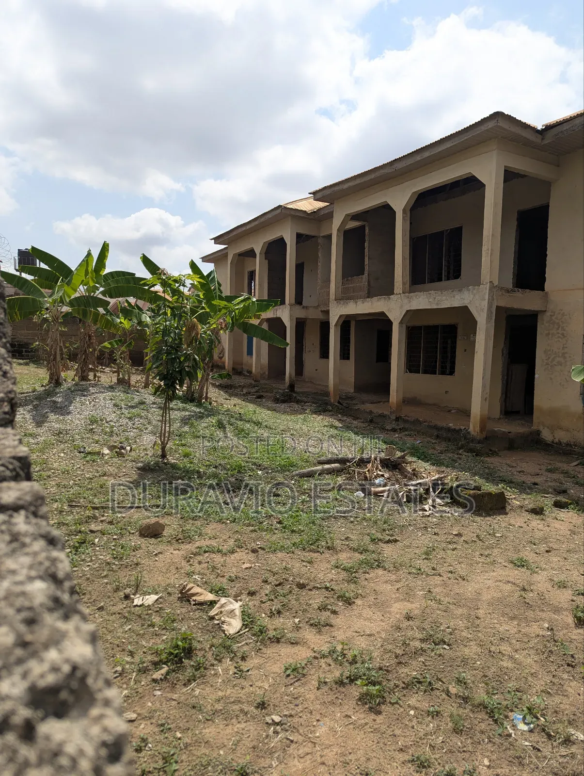 12bdrm Block of Flats in Atwima Takyiman,, Kumasi Metropolitan for sale
