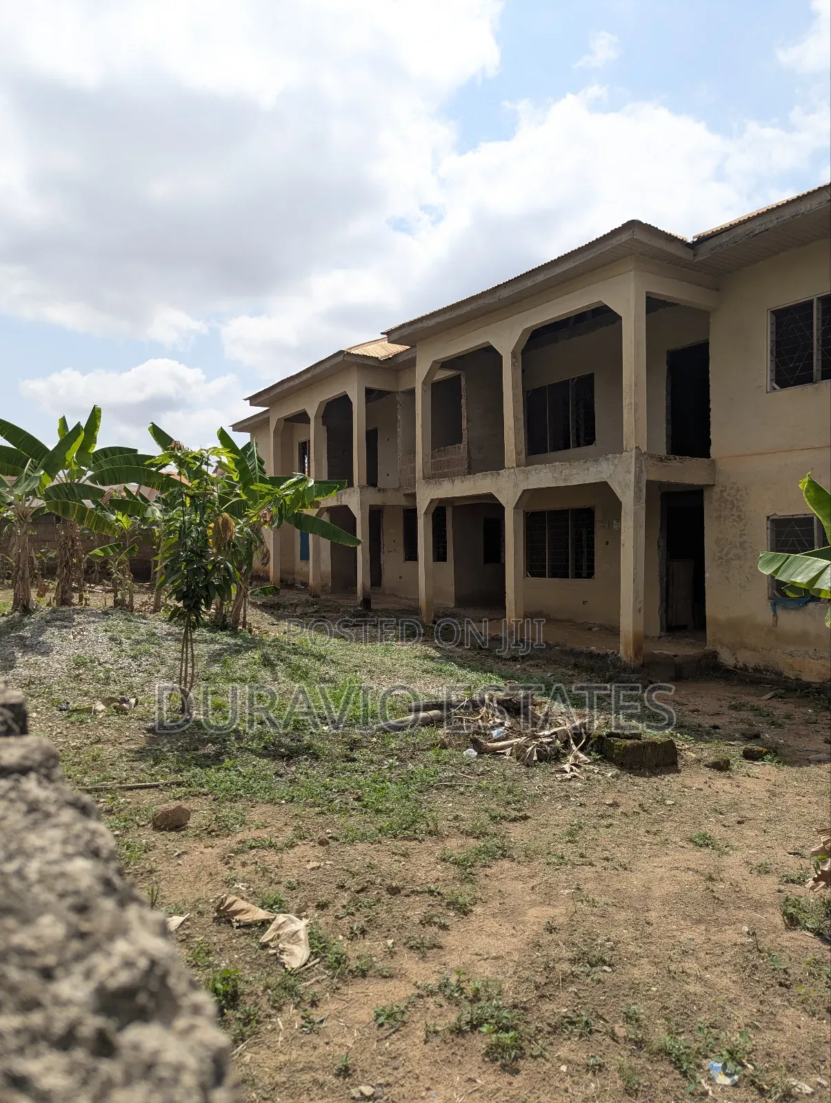 12bdrm Block of Flats in Atwima Takyiman,, Kumasi Metropolitan for sale