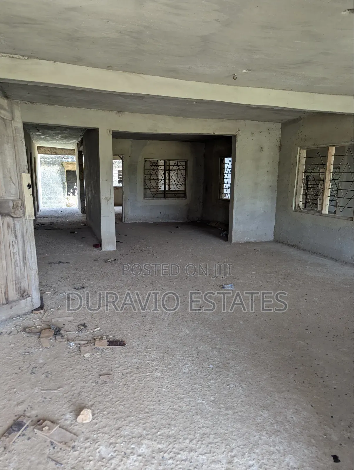 12bdrm Block of Flats in Atwima Takyiman,, Kumasi Metropolitan for sale