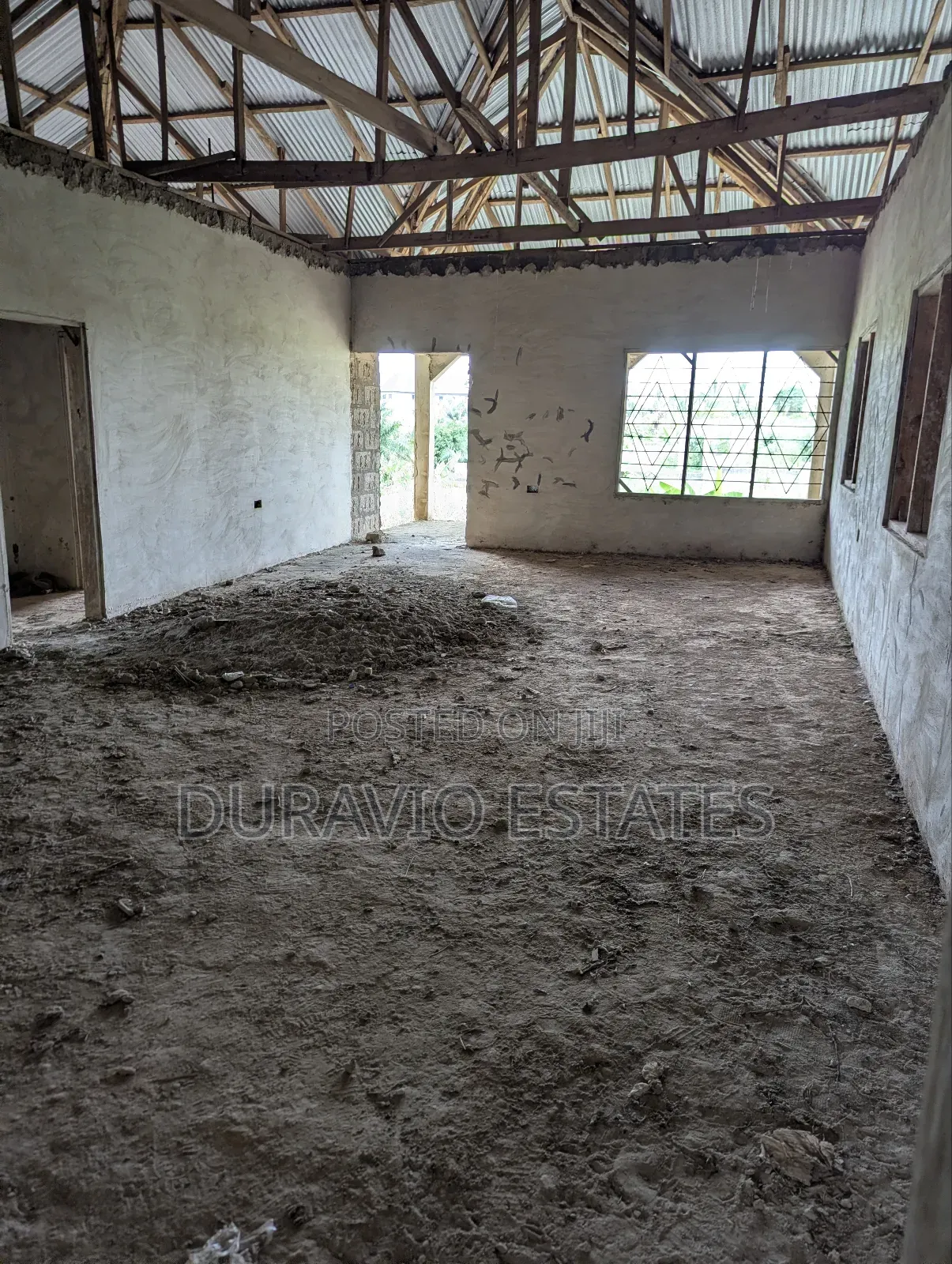 12bdrm Block of Flats in Atwima Takyiman,, Kumasi Metropolitan for sale