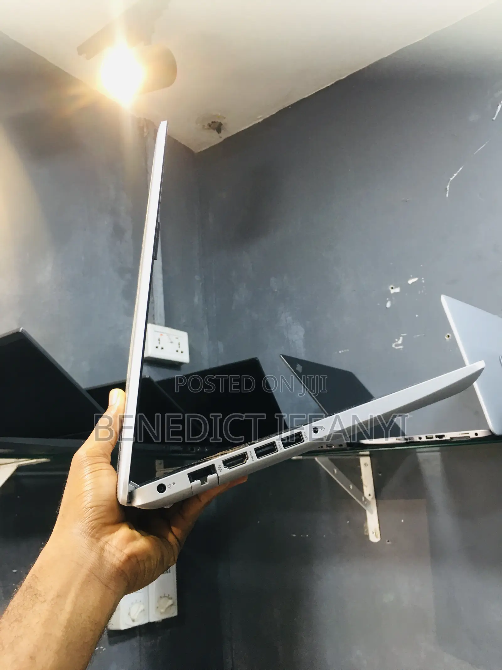 Laptop HP 15-Dy1031wm 8GB Intel Core I5 SSD 256GB