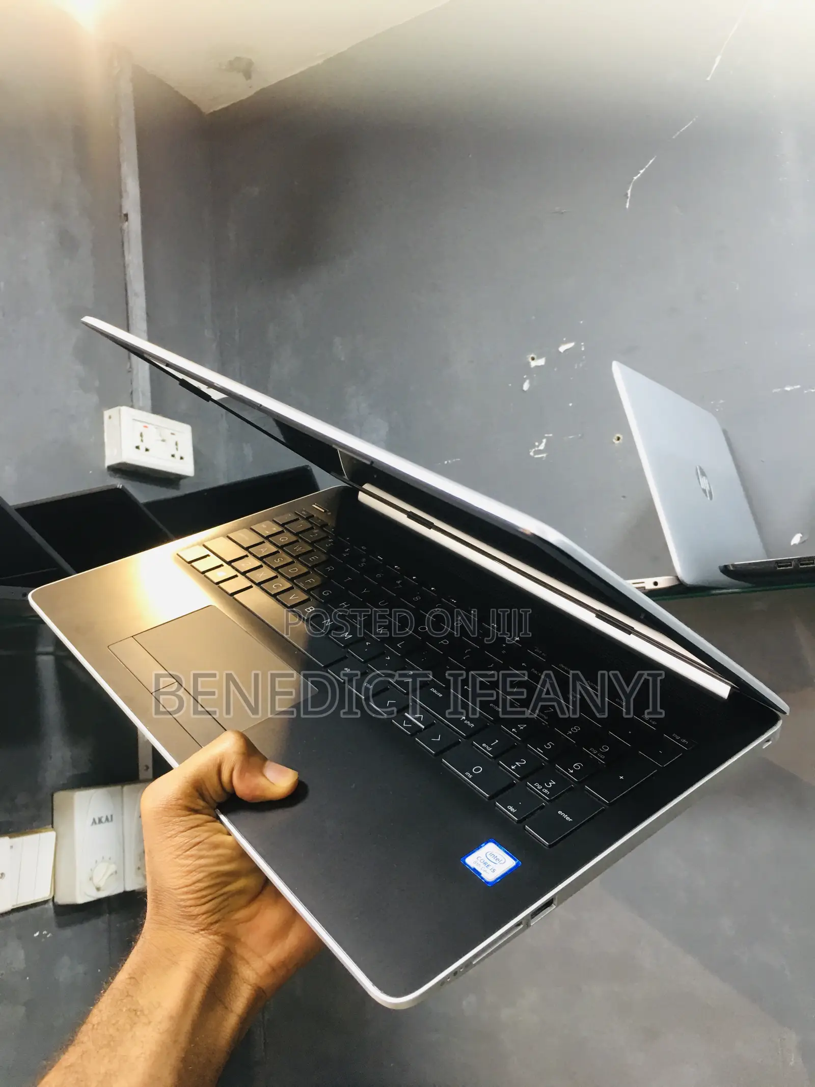 Laptop HP 15-Dy1031wm 8GB Intel Core I5 SSD 256GB