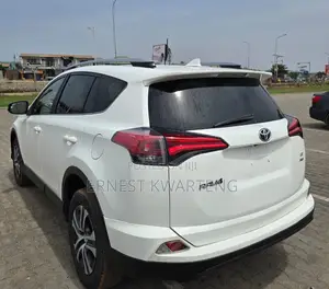 Toyota RAV4 LE 4dr SUV AWD (2.5L 4cyl 6A) 2018 White