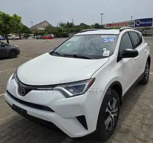 Toyota RAV4 LE 4dr SUV AWD (2.5L 4cyl 6A) 2018 White