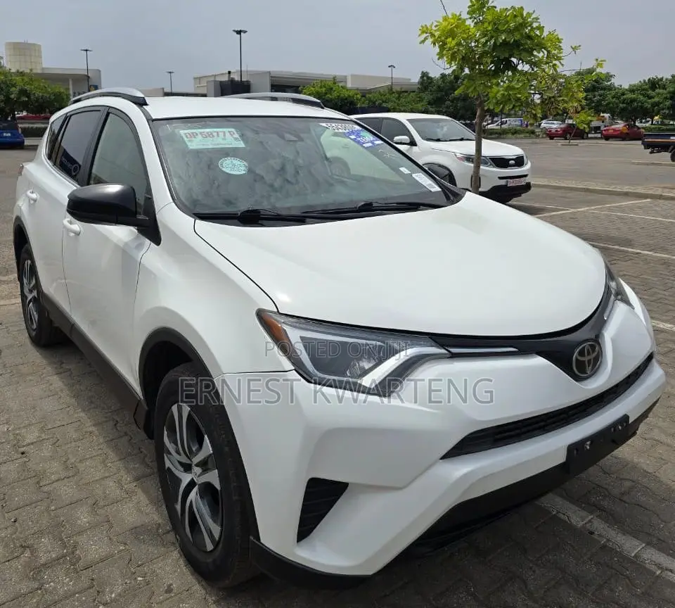 Toyota RAV4 LE 4dr SUV AWD (2.5L 4cyl 6A) 2018 White