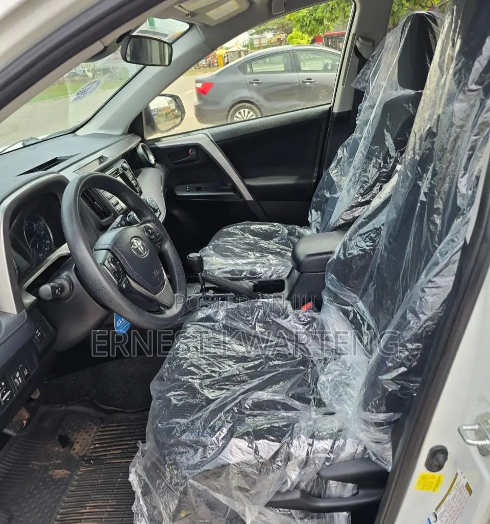Toyota RAV4 LE 4dr SUV AWD (2.5L 4cyl 6A) 2018 White