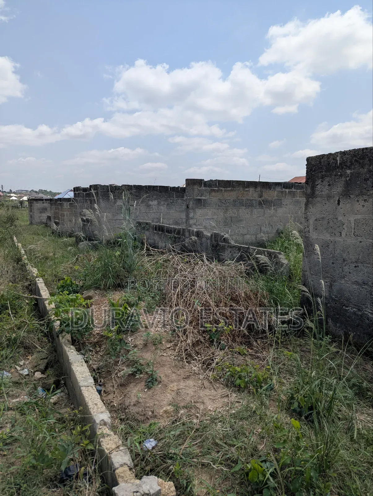 15bdrm House in Abuakwa Dkc, Kumasi Metropolitan for sale