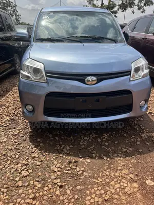 Toyota Sienta 1.5 FWD 2013 Blue