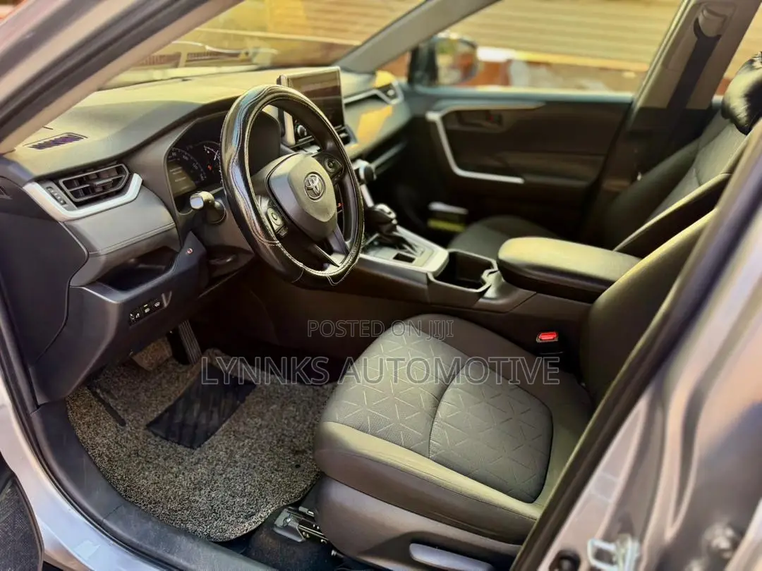 Toyota RAV4 LE AWD 2024 Gray