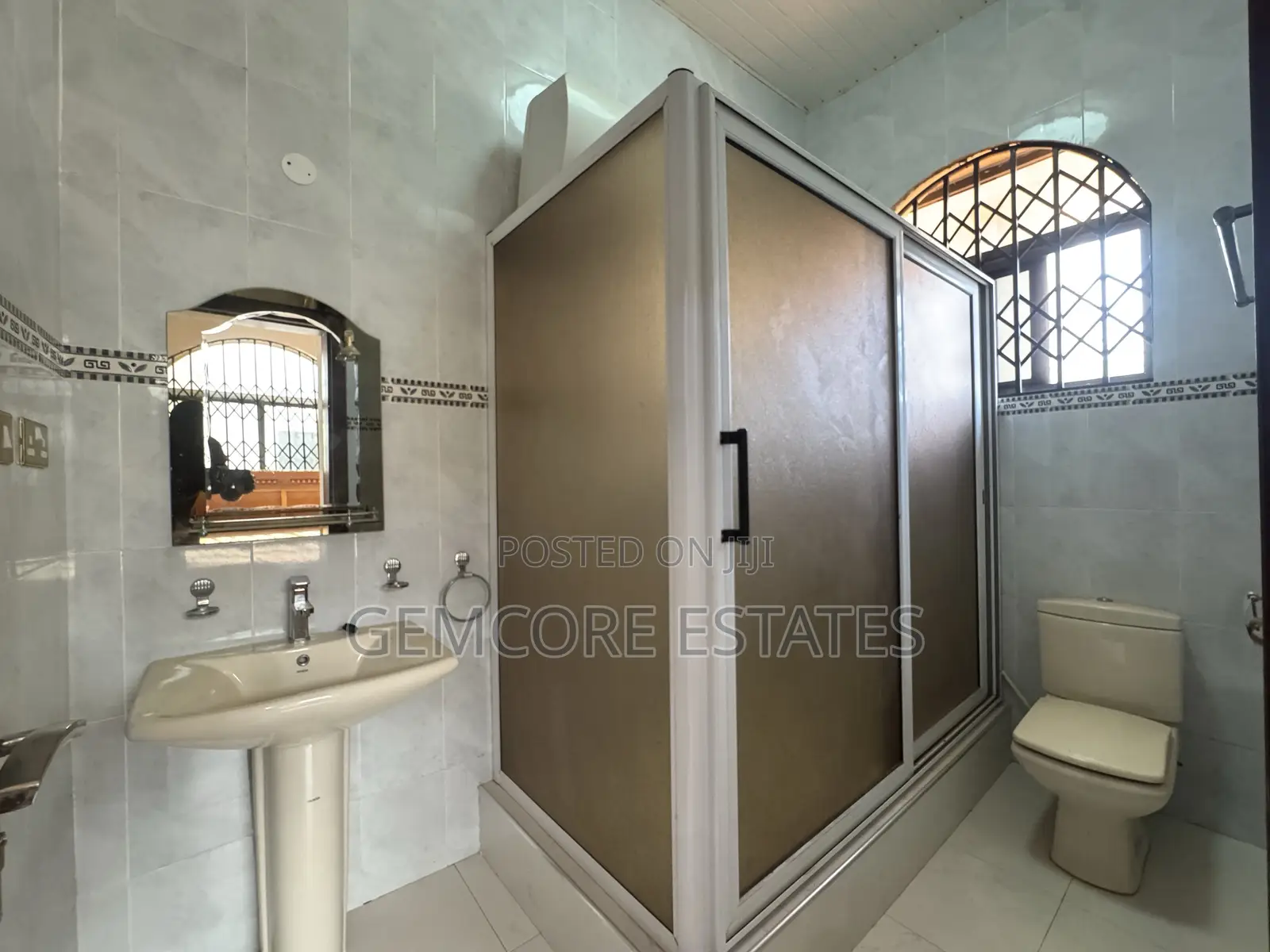 6bdrm House in Adjiringanor, East Legon for rent