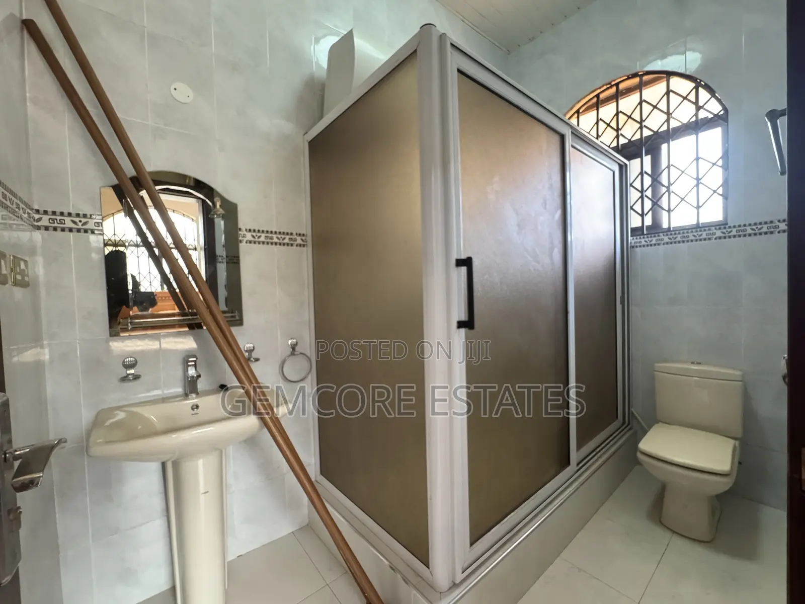 6bdrm House in Adjiringanor, East Legon for rent