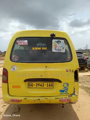 Hyundai H-100 2004 Yellow