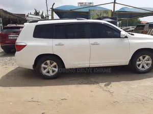 Toyota Highlander Limited 2010 White