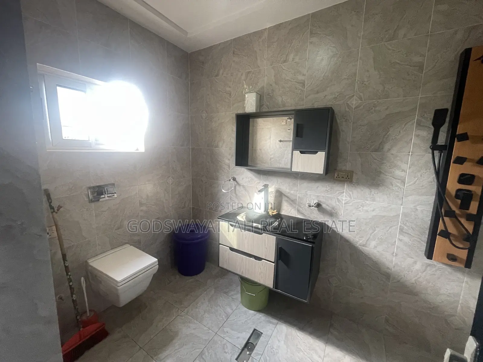 5bdrm House in East Legon, Adjiriganor for rent