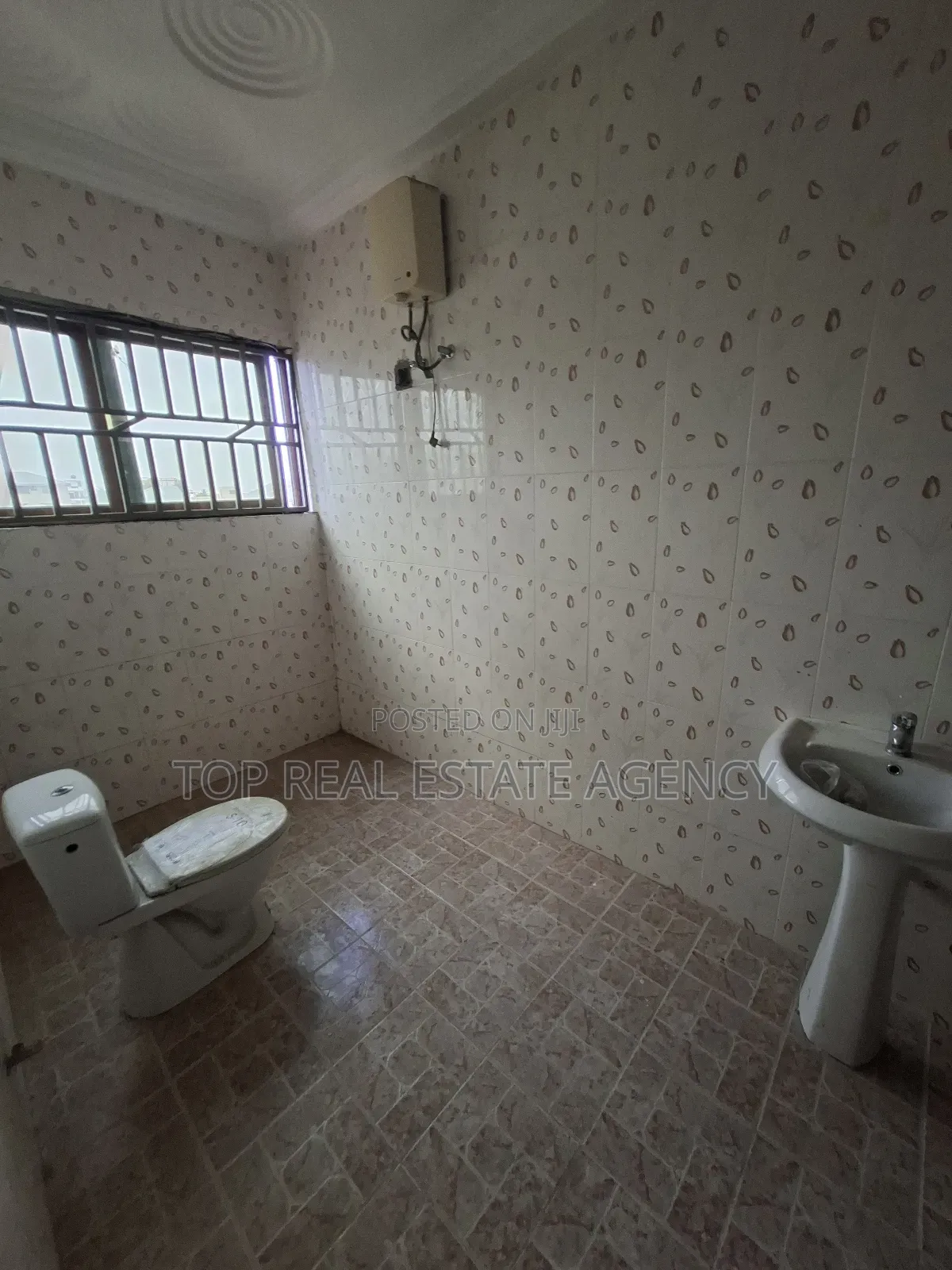 Space for Commercial Use at Teshie for Rent
