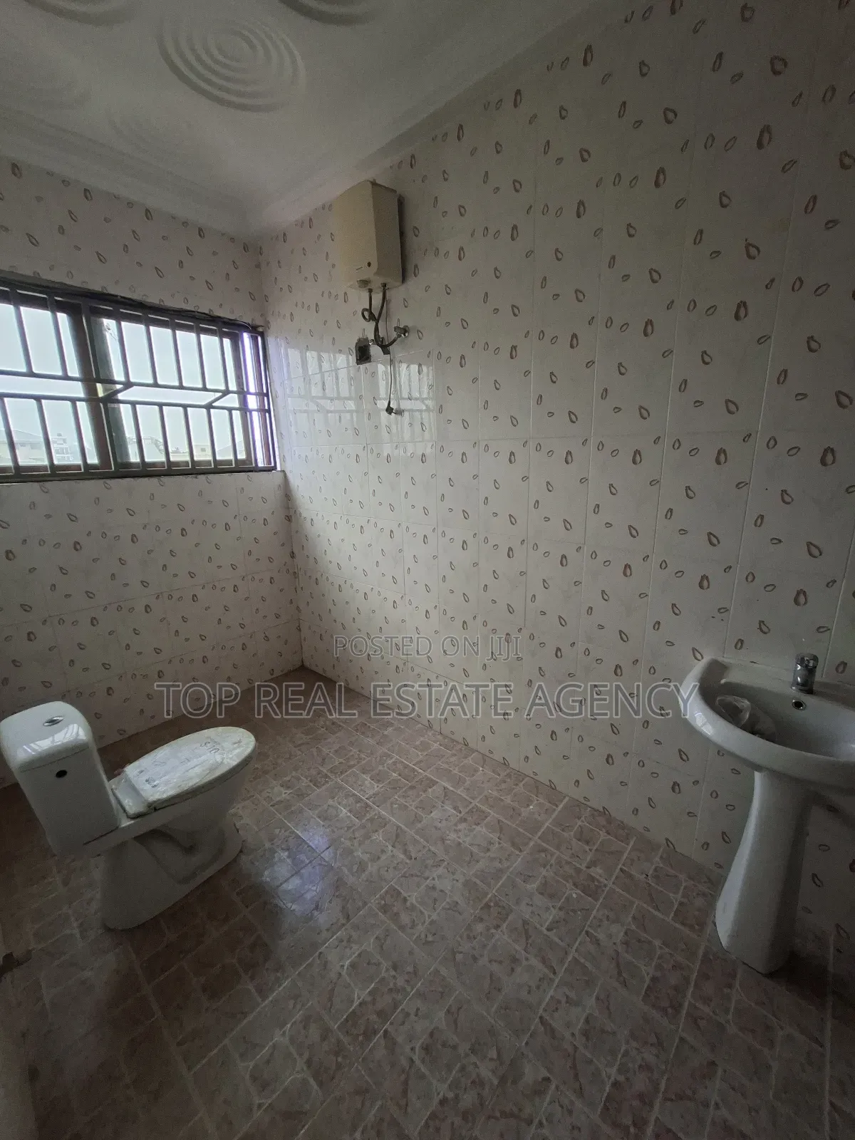 Space for Commercial Use at Teshie for Rent