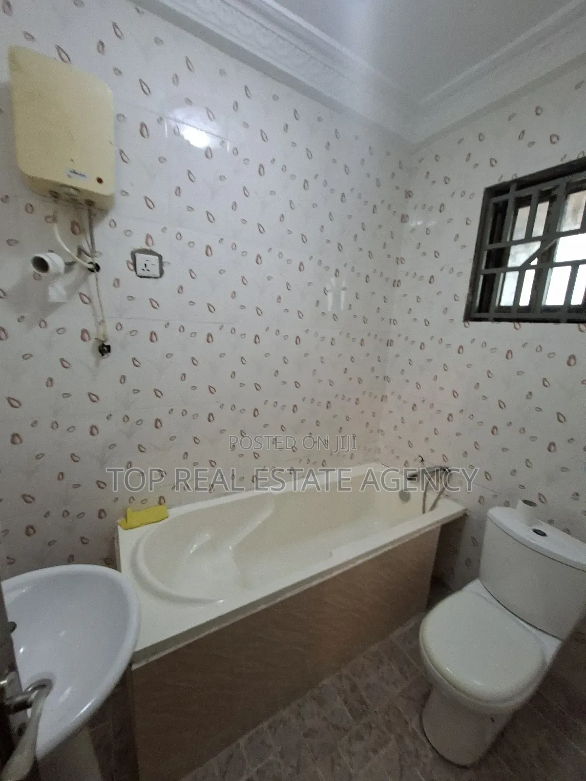 Space for Commercial Use at Teshie for Rent