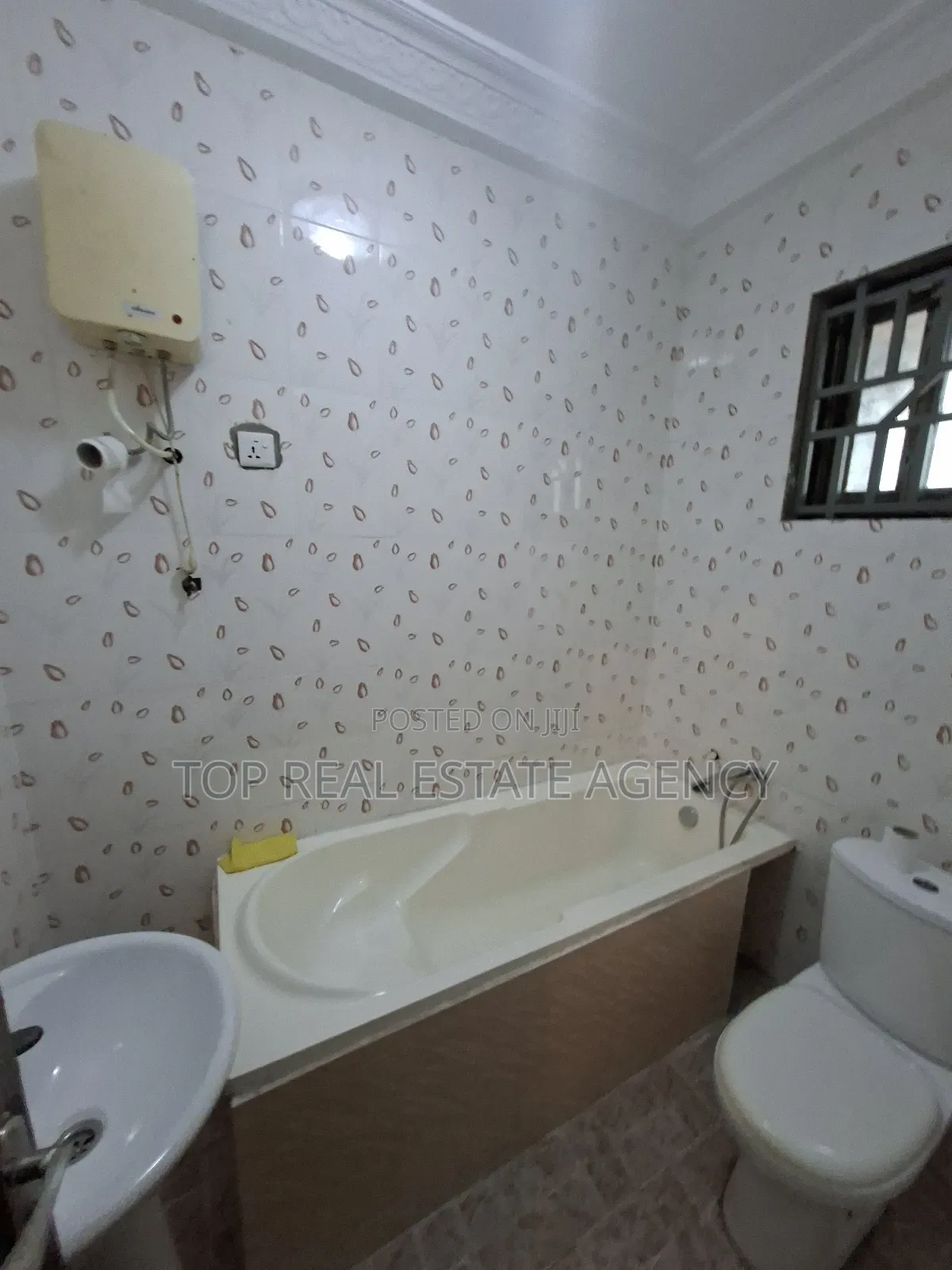 Space for Commercial Use at Teshie for Rent