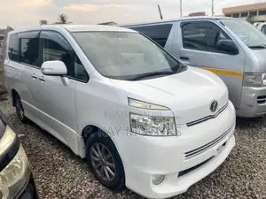 Toyota Voxy 2010 White