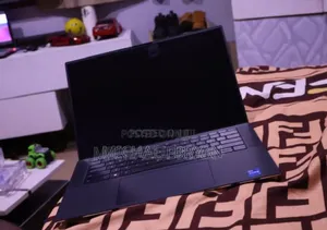 Laptop Dell XPS 15 (9530) 16GB Intel Core i7 HDD+SSD 512GB