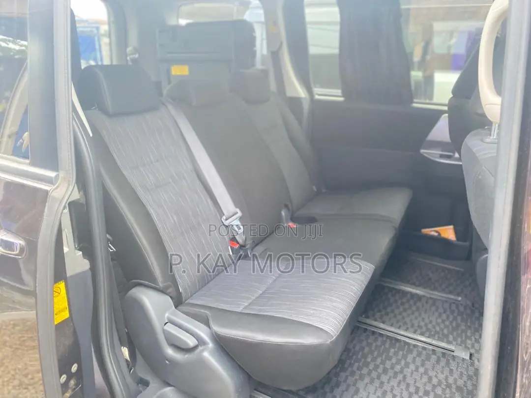 Toyota Voxy 2012 Matt Black