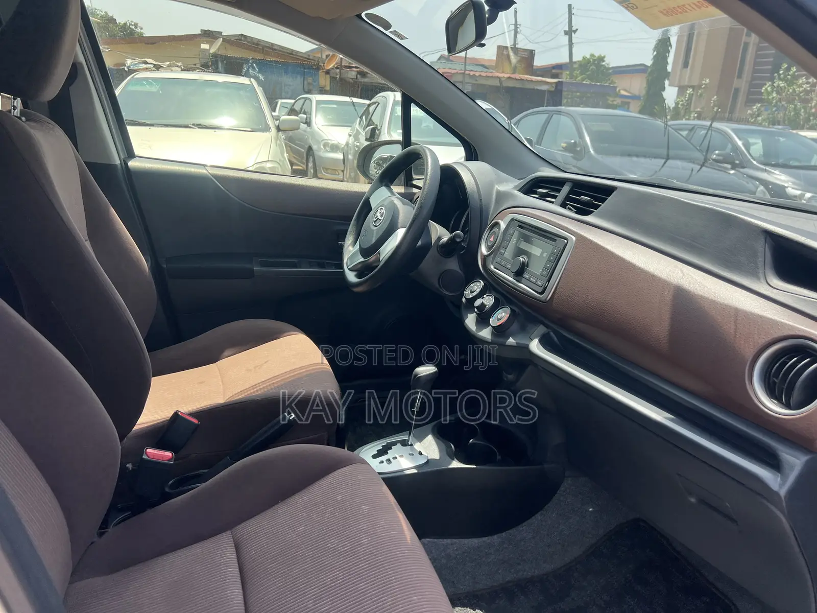 Toyota Vitz 1.3 FWD 5dr 2013 Gray