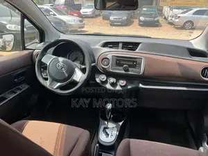 Toyota Vitz 1.3 FWD 5dr 2013 Gray