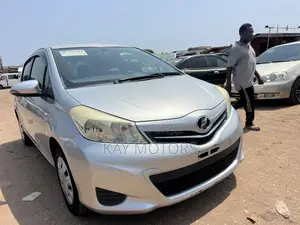 Toyota Vitz 1.3 FWD 5dr 2013 Gray