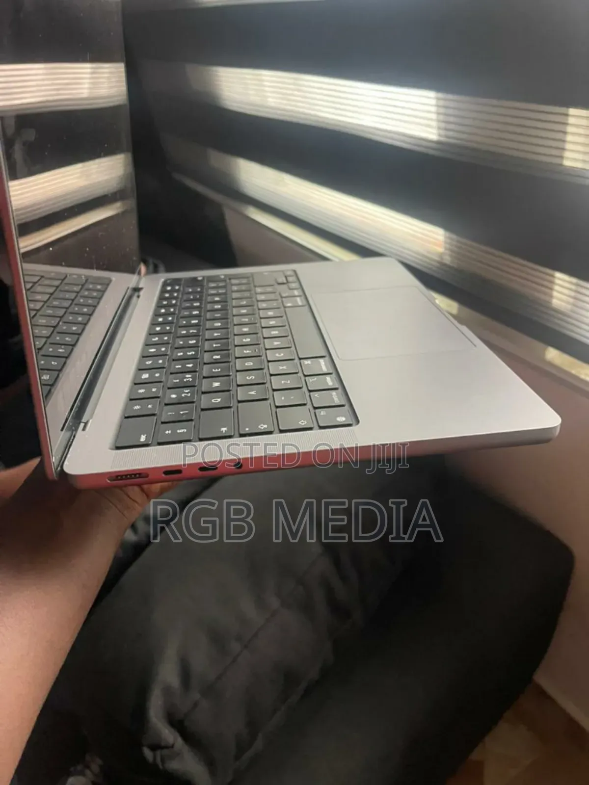 Laptop Apple MacBook Pro 2021 M1 16GB Apple M1 Pro SSHD (Hybrid) 512GB