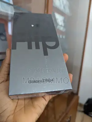 New Samsung Galaxy Z Flip4 256 GB Black