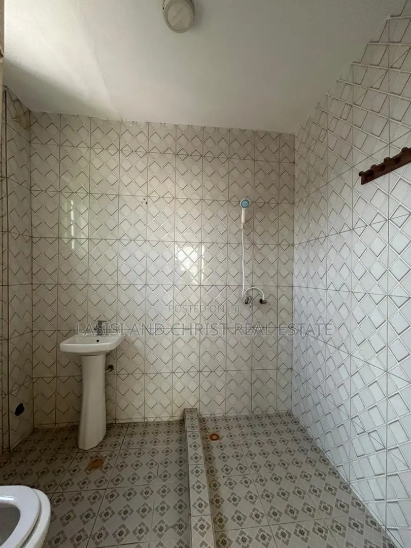 2bdrm Apartment in Lasisi And Christ, Amasaman for rent