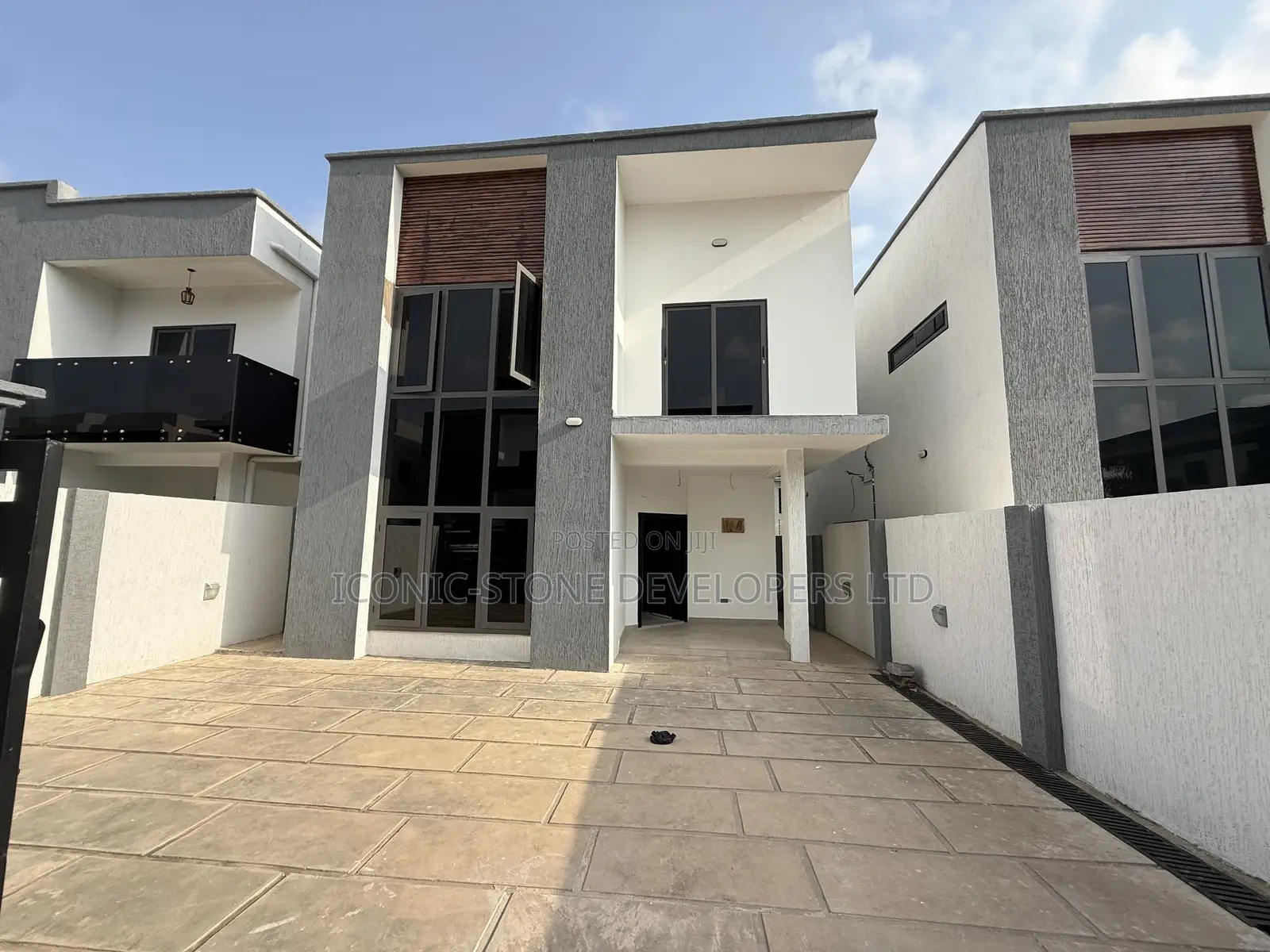 3bdrm House in East Airport for sale