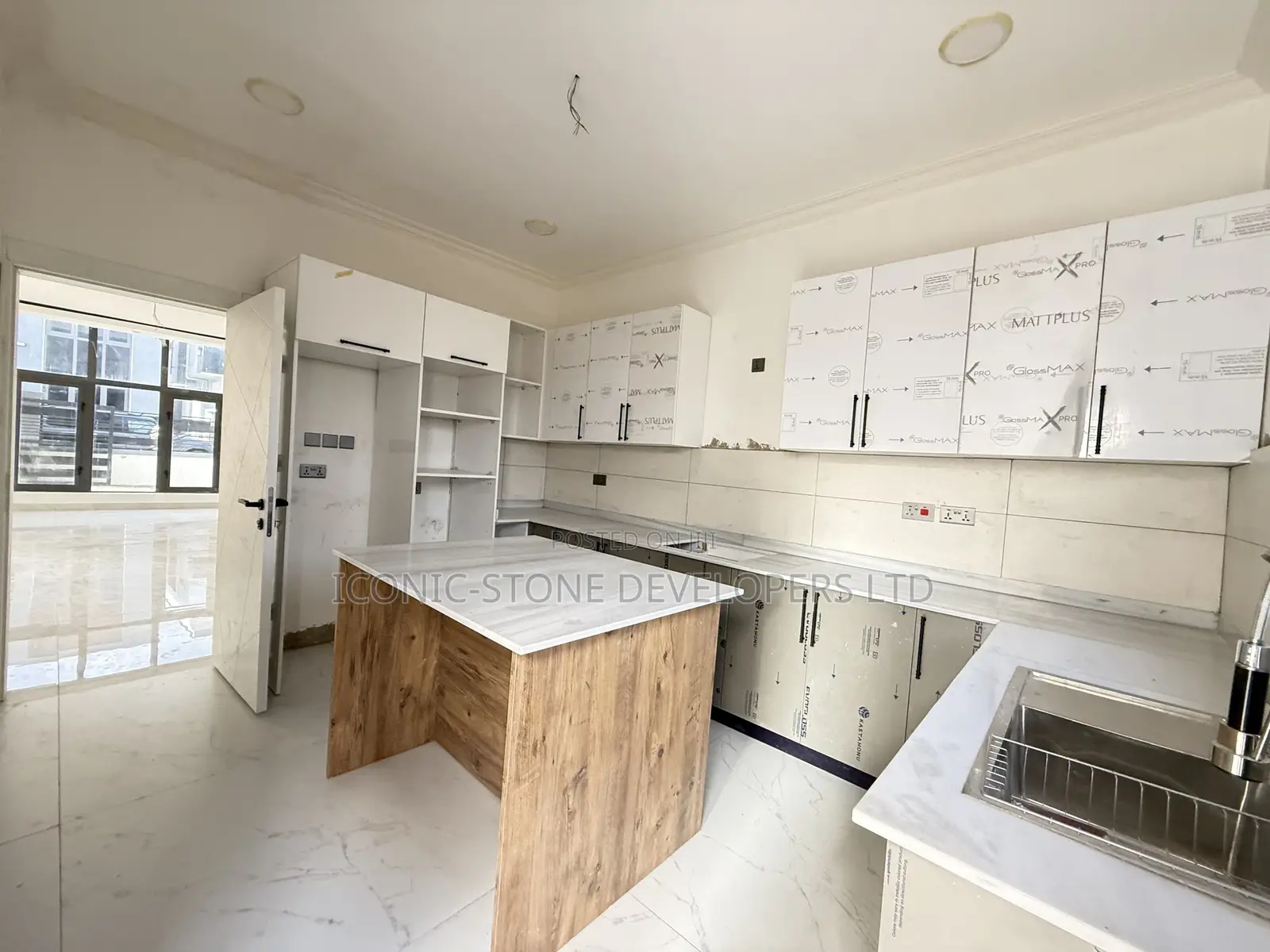 3bdrm House in East Airport for sale