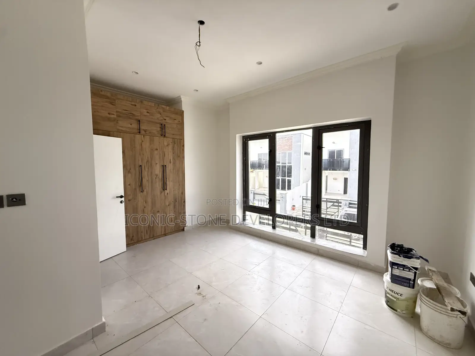 3bdrm House in East Airport for sale