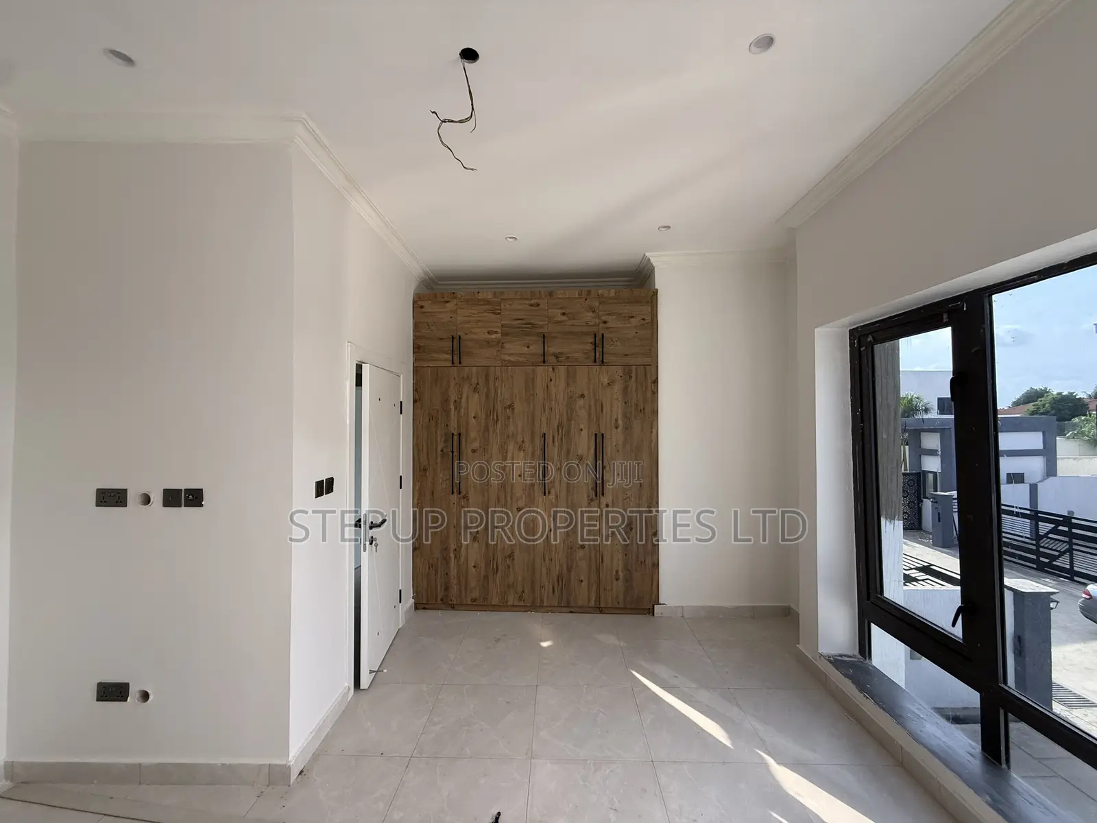 3bdrm House in East Airport for sale