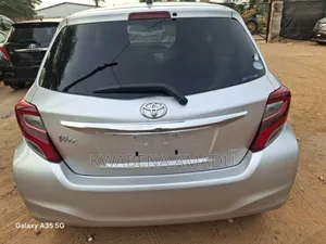 Toyota Vitz 1.3 FWD 5dr 2015 Silver