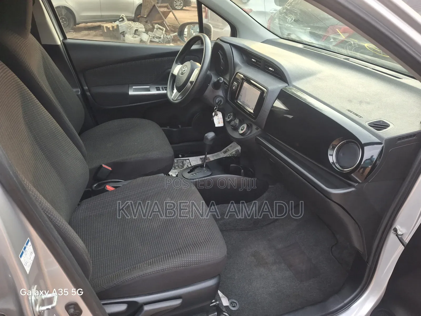 Toyota Vitz 1.3 FWD 5dr 2015 Silver