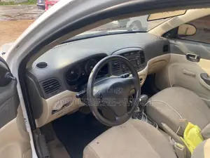 Hyundai Accent 2010 White
