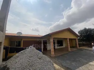 5bdrm House in Adenta, Housing Down for sale