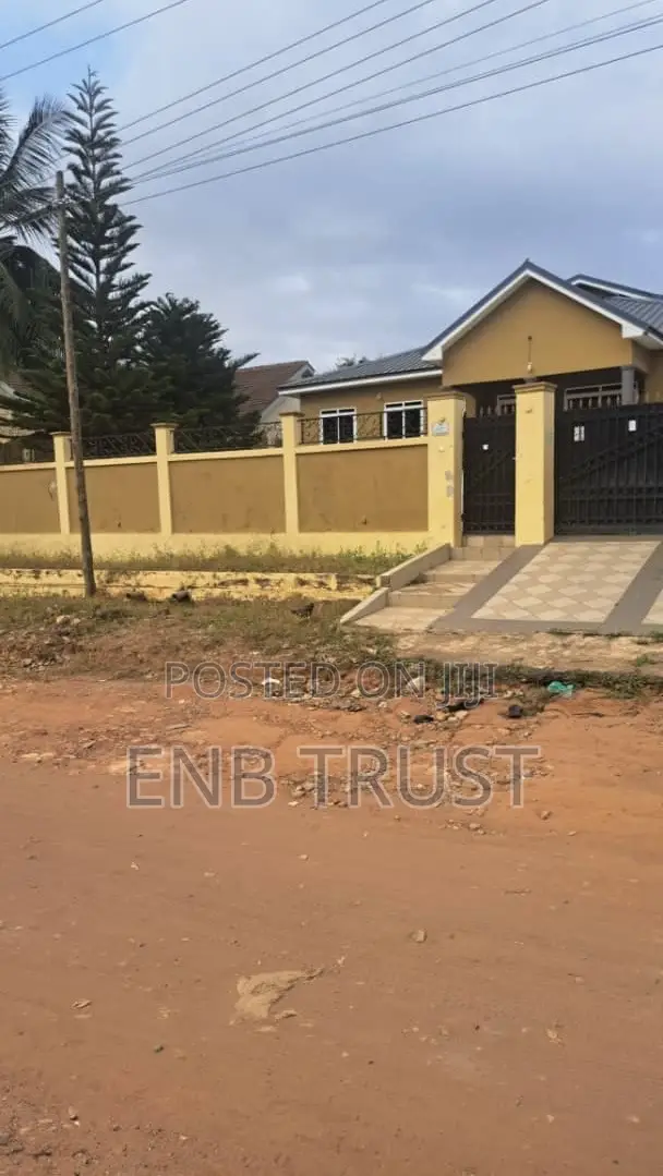 3bdrm House in Kwabenya, Ga East Municipal for sale