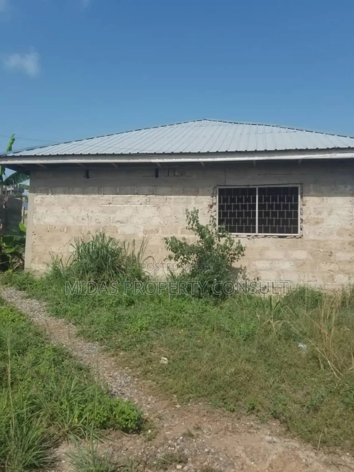 3bdrm House in Adamorobe, Oyibi for sale