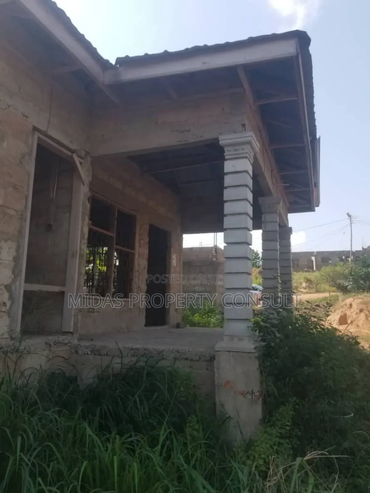 3bdrm House in Adamorobe, Oyibi for sale