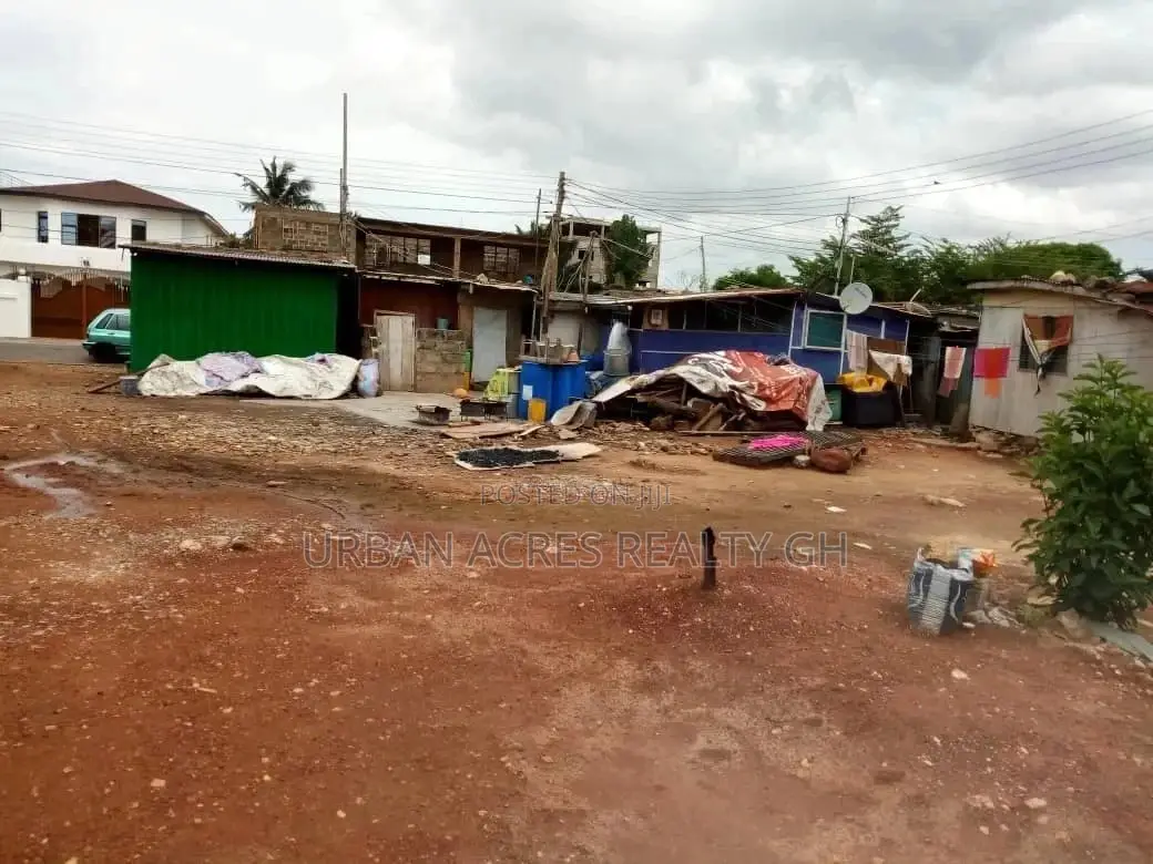 Acccra - Osu, (Ako Adje) _ 0,29 Acre (100' X 122') Land