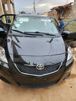 Toyota Yaris Base Sedan 4dr 2011 Black