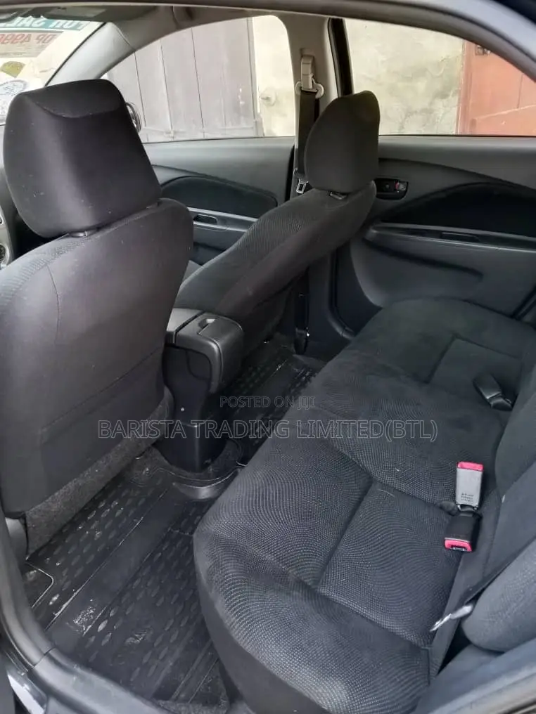 Toyota Yaris Base Sedan 4dr 2011 Black