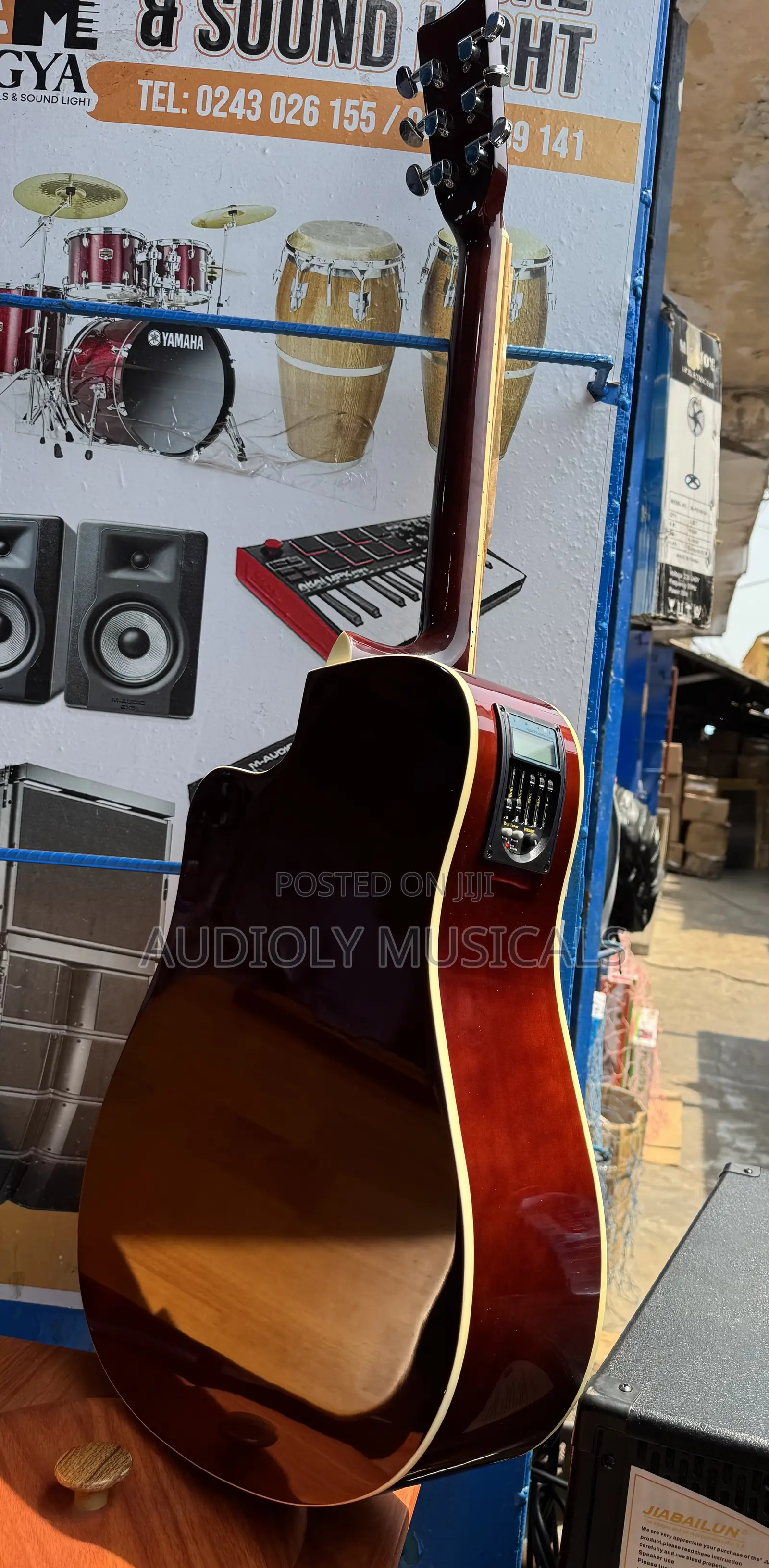 (Brown)Yamaha Semi- Acoustic Guitar